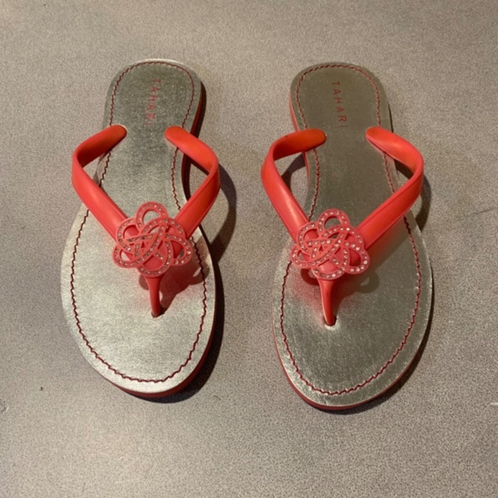 Tahari Coral Thong Rubber Sandals sz 9